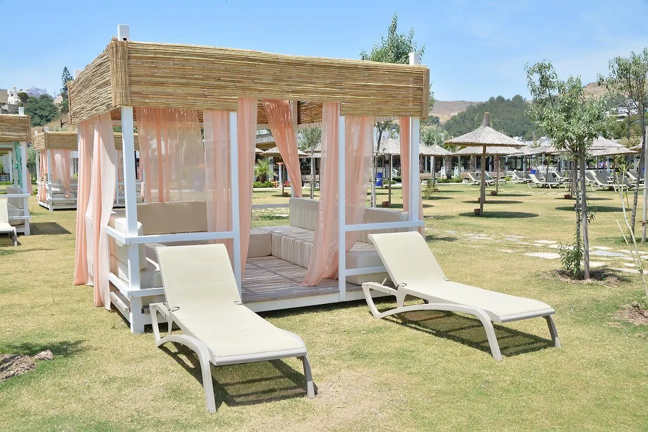Club Marma Hotel Akyarlar 4*,
